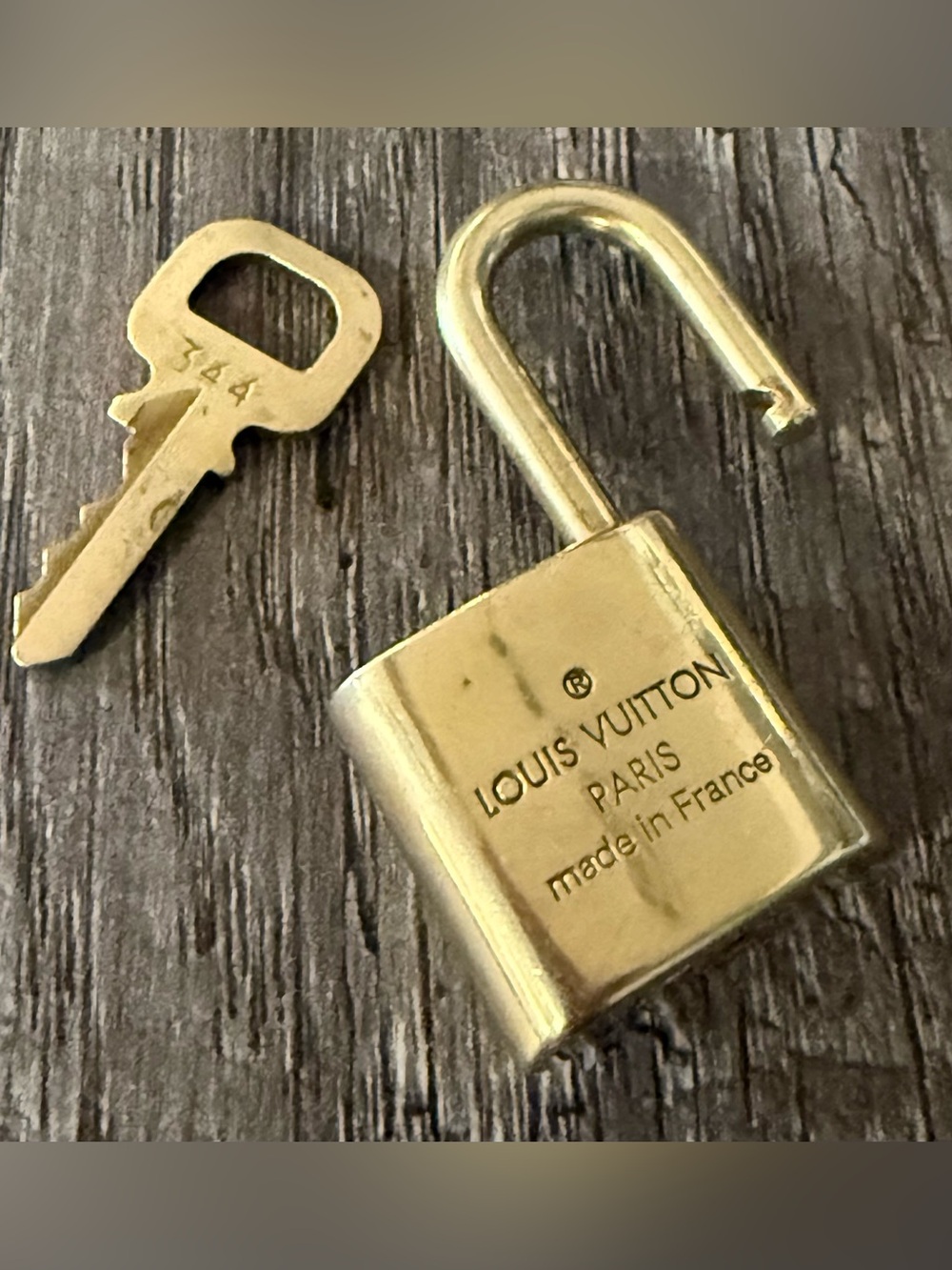 Louis Vuitton #344 brass padlock l - Picture 2 of 3